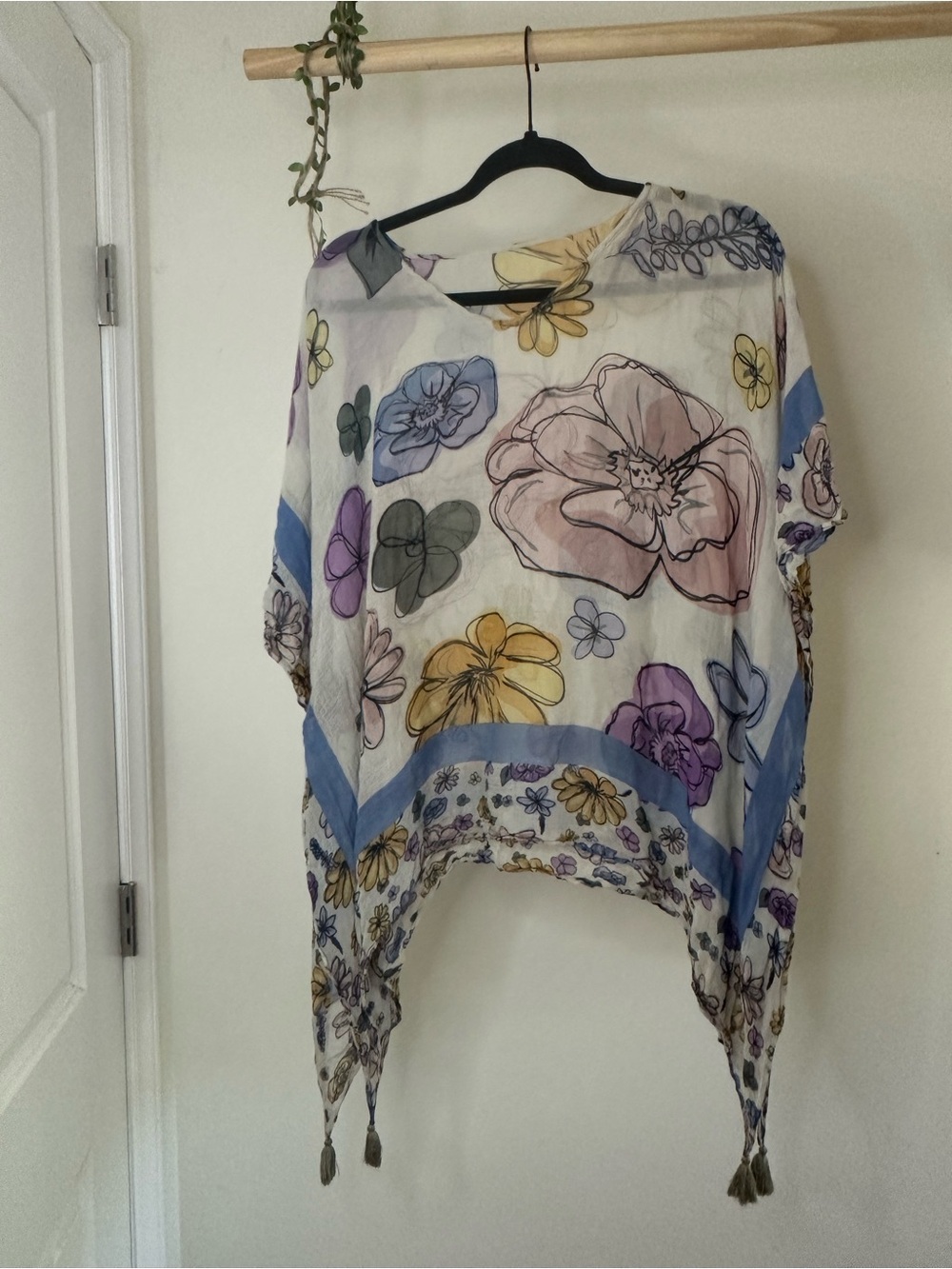 Floral Kaftan Poncho Top Hand Painted Style Flower Print Tassel Hem Coverup